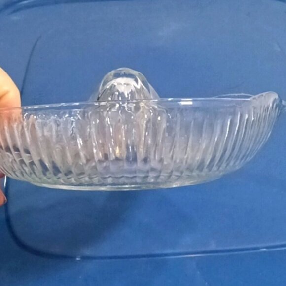 Vintage Pressed Clear Glass Ribbed Citrus Juicer Orange Lemon Squeezer - Picture 5 of 5
